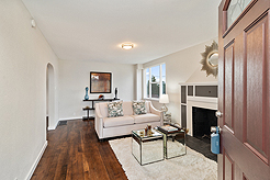 WHITE CENTER CRAFTSMAN